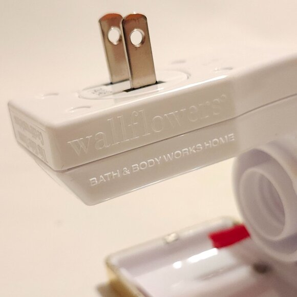 Bath & Body Works Wallflower Plug Santa on VESPA Scooter Christmas - Picture 4 of 4